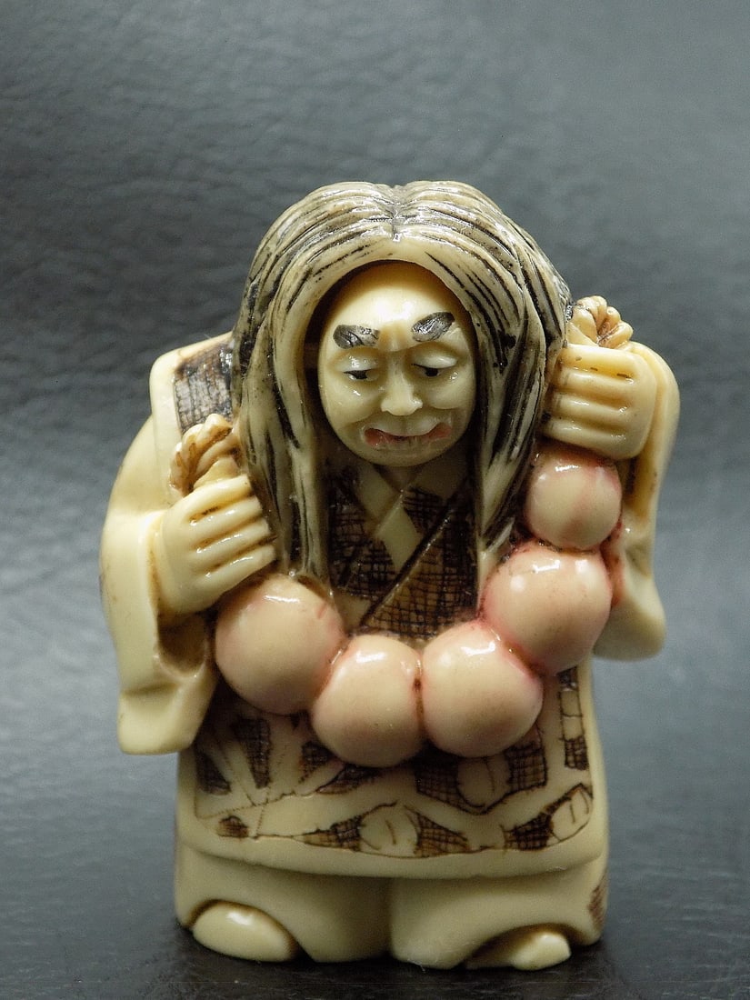 Unusual vintage nicely carved Oriental Netsuke (1 of 12)