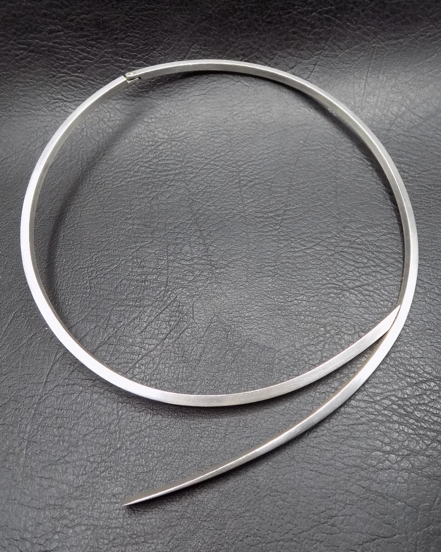 Baltimore designer Betty Cooke signed sterling silver necklace (1 of 8)