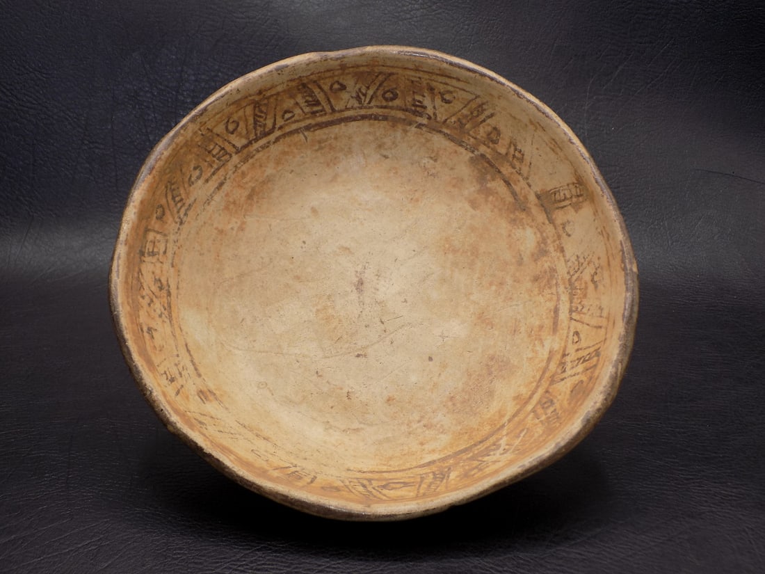 Rare very old decorated Native American Indian pottery shallow bowl (1 of 8)