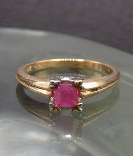 Beautiful vintage 14k gold Ruby ring: Beautiful vintage 14k gold Ruby ring. Great quality and detail. In very good original condition. Size 5 &#189;.