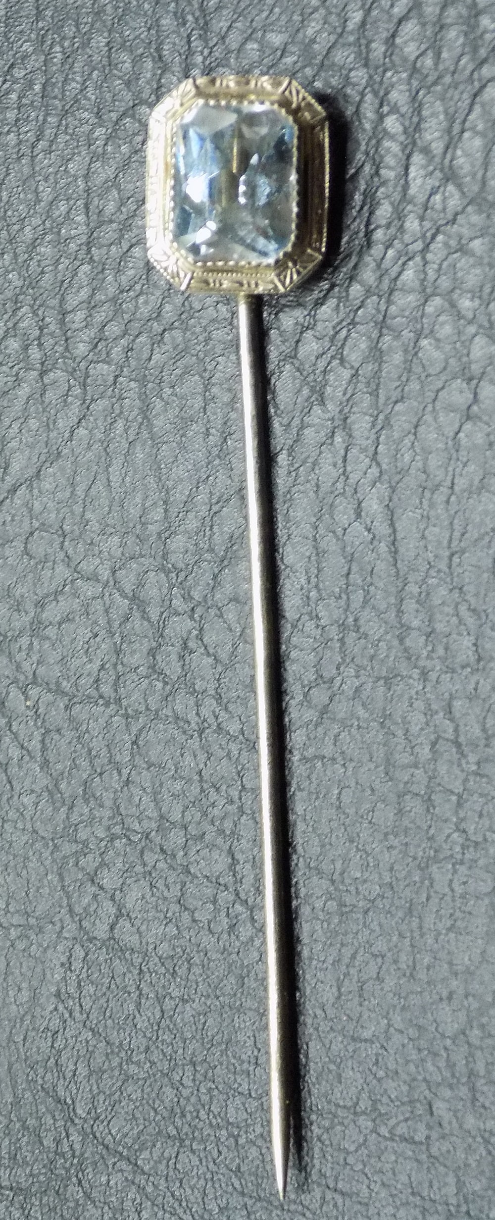 Beautiful vintage aquamarine 14k gold hat or stick pin (1 of 5)