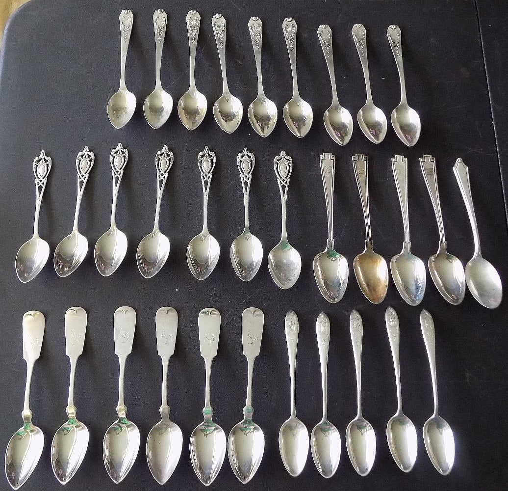 Thirty two vintage sterling silver teaspoons (1 of 11)