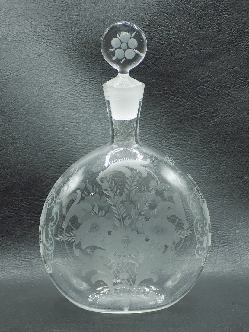 Beautiful artist signed Murano cut glass bottle (1 of 6)