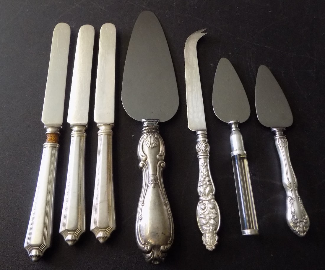 Seven vintage sterling handled knives and serving flatware pieces (1 of 3)