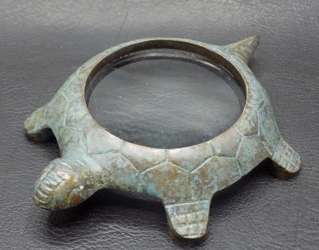 Unusual vintage turtle magnifying glass: Unusual vintage turtle magnifying glass. Cast metal with original patina. In very good original as found condition. Great quality and detail. 5 ¼ inches long x 4 1/8 wide