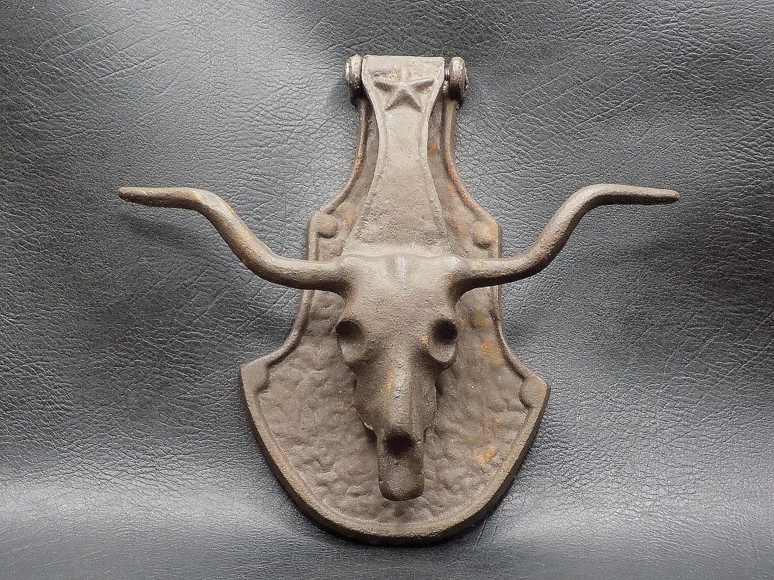 Neat vintage cast iron long horn door knocker (1 of 7)