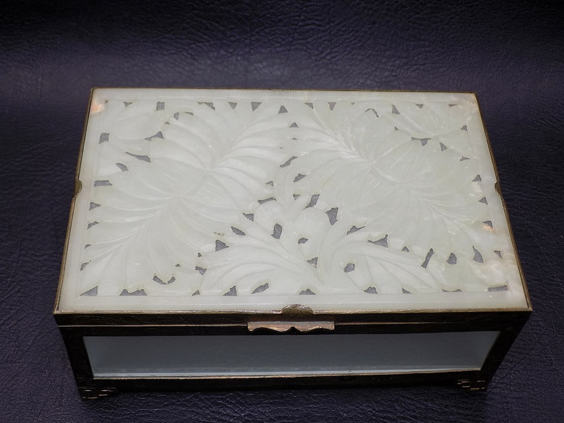 Nicely carved vintage Oriental hard stone jewelry box (1 of 10)