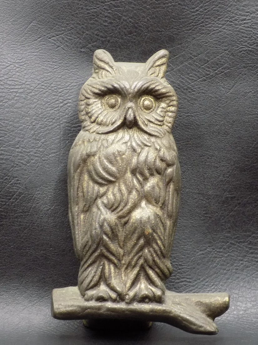 Wonderful antique cast iron owl door knocker (1 of 6)