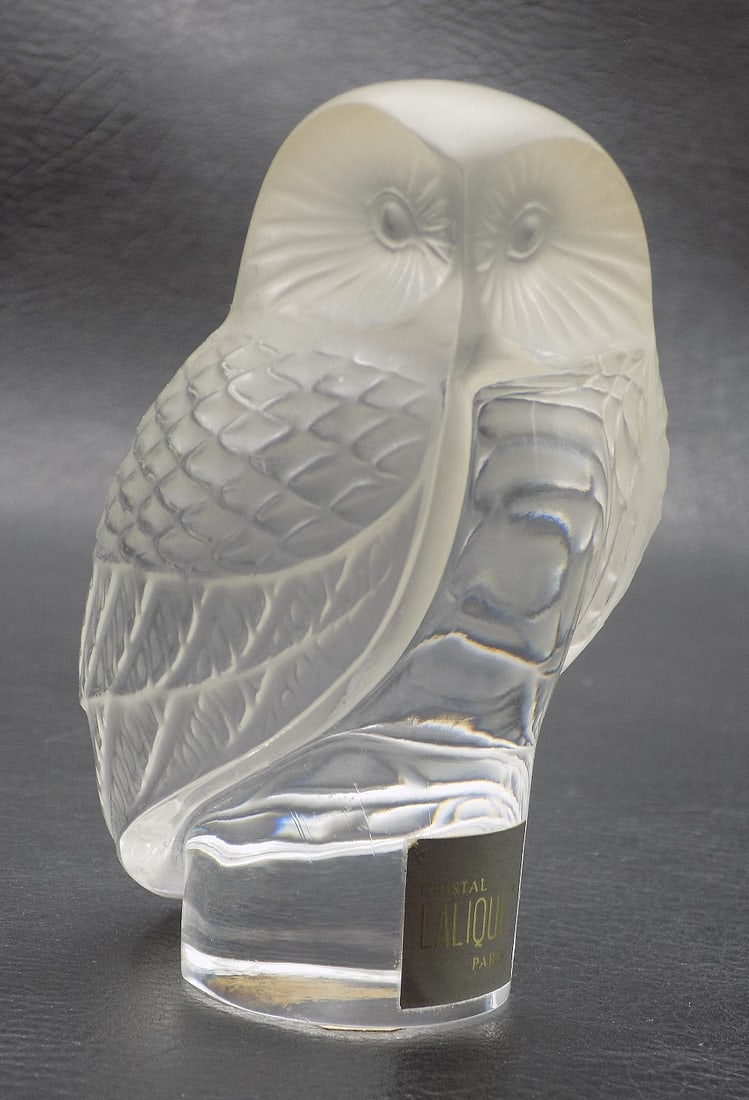 Vintage signed Lalique art glass owl: Vintage signed Lalique art glass owl. Signed as shown in photo. Great quality and detail. In very good original as found condition. 3 3/8 inches tall