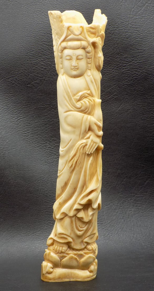 Beautifully carved Oriental figure. (1 of 8)