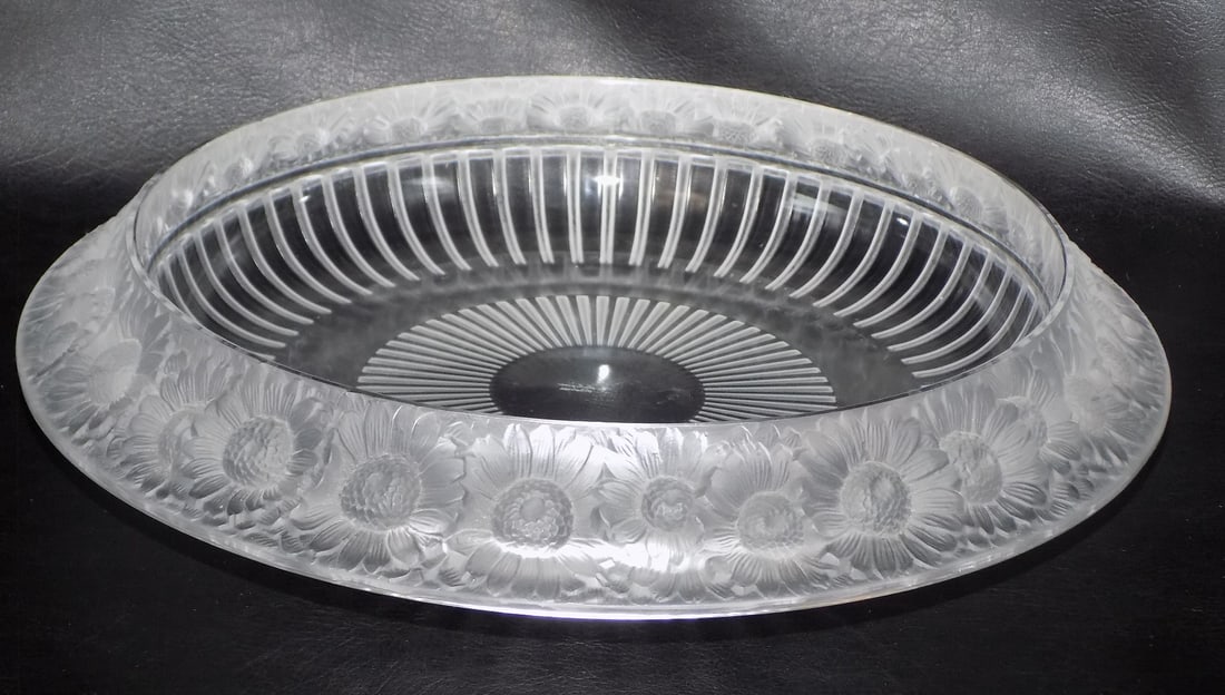 Splendid vintage Marguerites Lalique art glass bowl: Splendid vintage Marguerites Lalique art glass bowl. Signed on bottom as shown in photos. Floral decorated around rim. Beautiful colors. Great quality and detail. 13 1/8 diameter x 2 5/8 inches tall