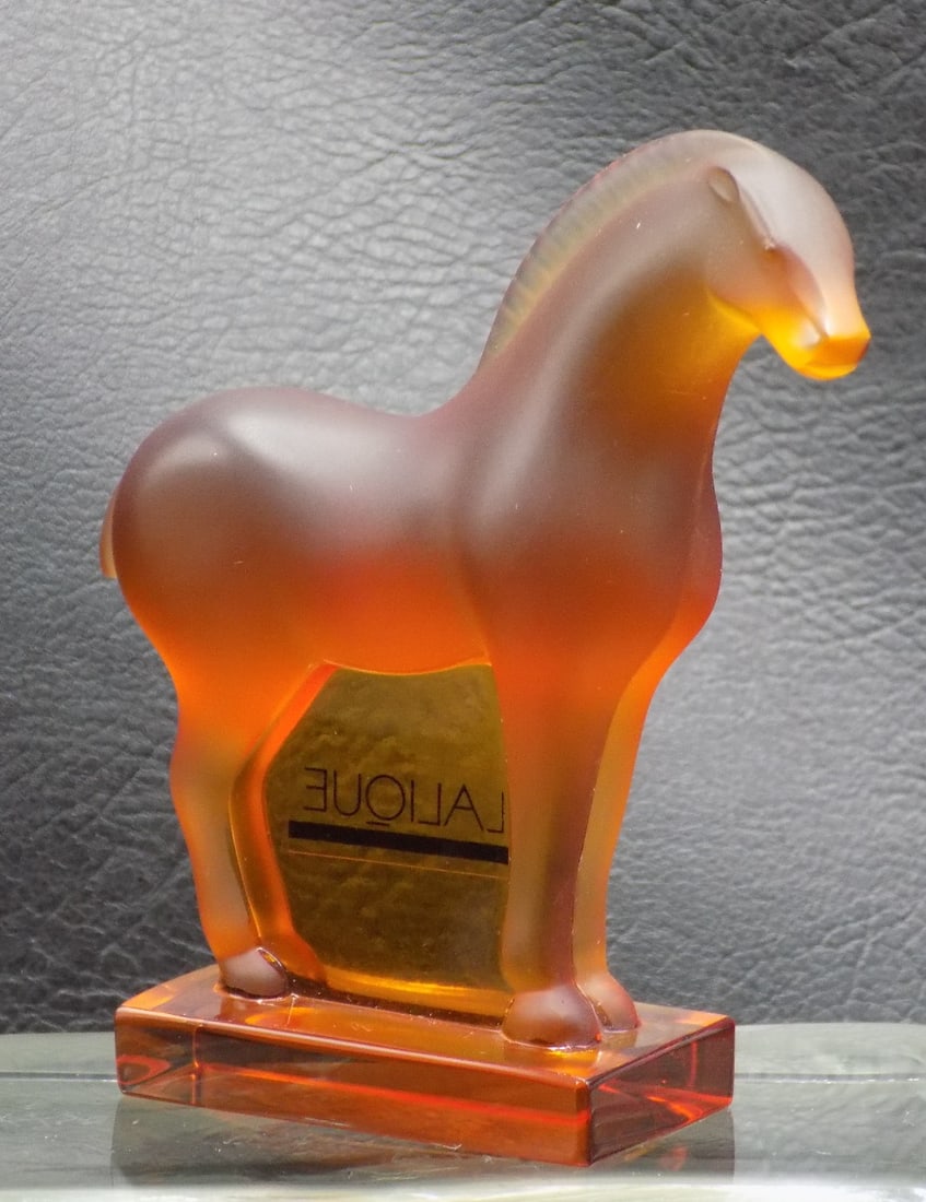 Signed Lalique art glass horse in original box: Signed Lalique art glass horse in original box. Signed as shown in photos. Great quality and detail. In very good original as found condition. Horse 3 ½ inches tall x 3 ¼ inches long x 1