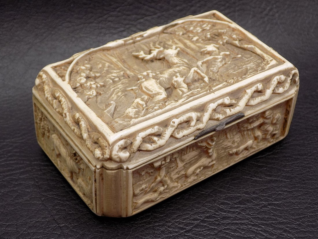 Ornate carved Oriental jewelry box figural grouping with hunting scene (1 of 12)