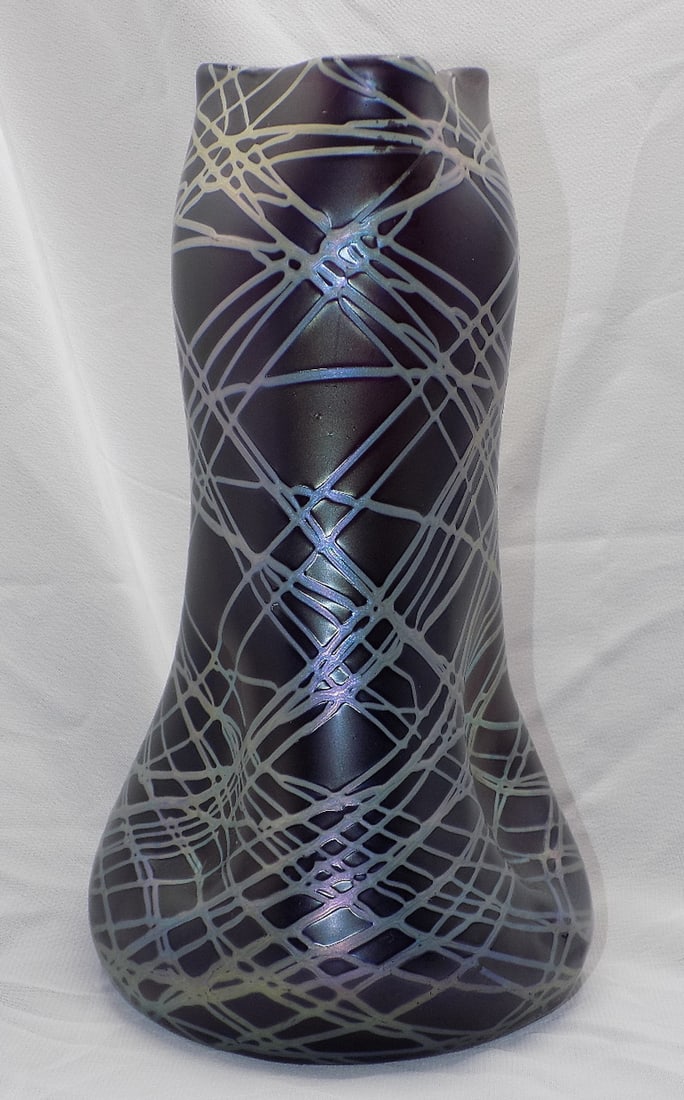 Lovely vintage Kralik oil spot amethyst threaded art glass vase (1 of 6)