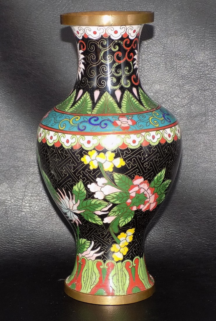 Lovely vintage Oriental cloisonne vase (1 of 12)