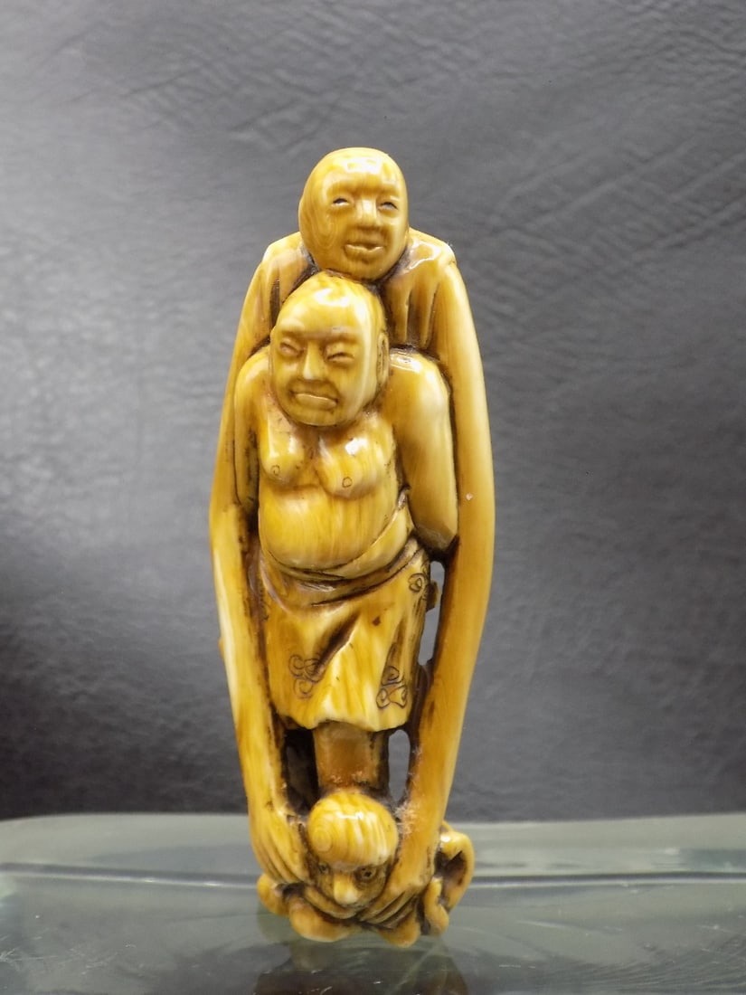 Magnificent carved Oriental Netsuke (1 of 7)