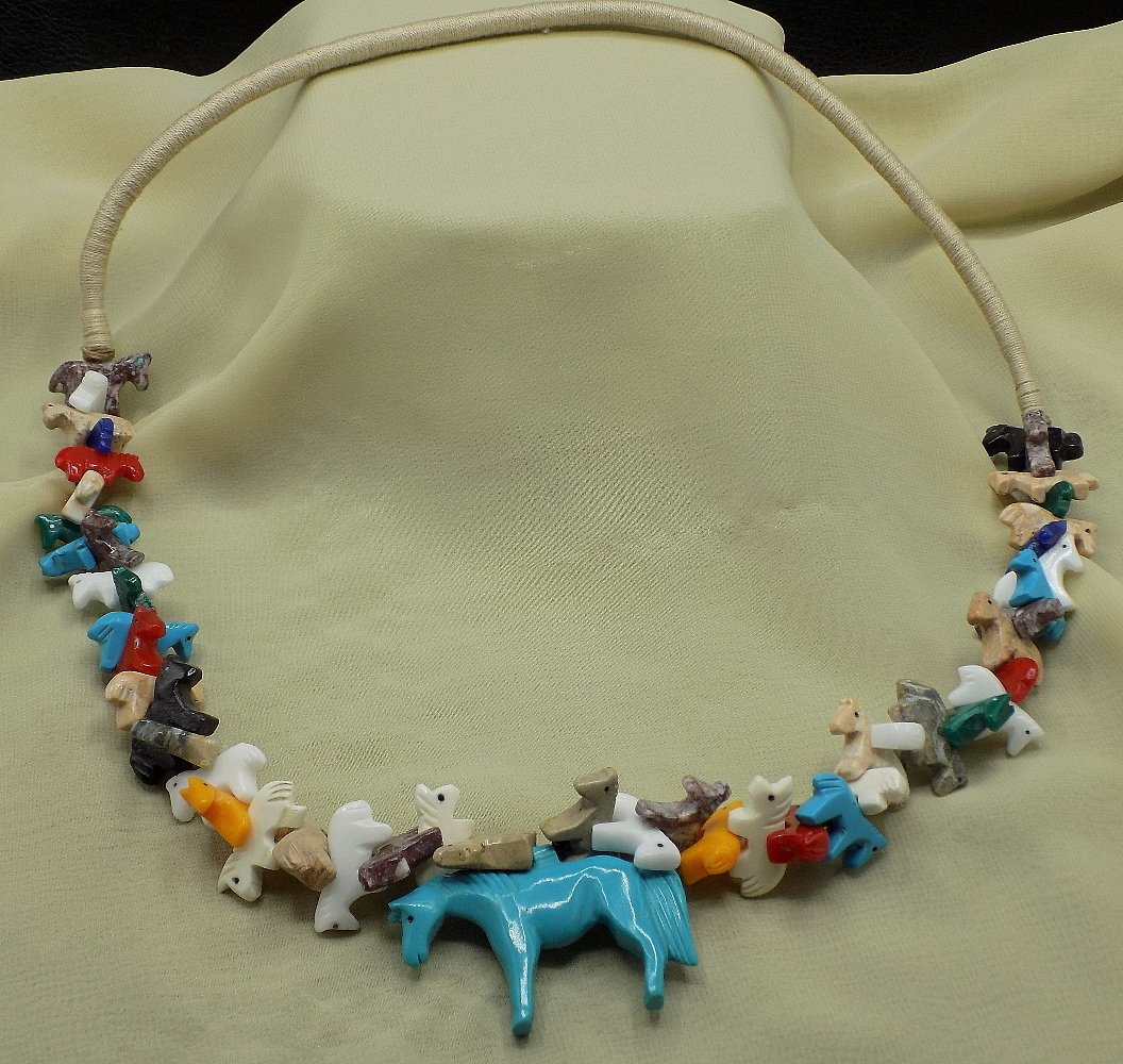 Great Native American Indian effigy necklace with horses (1 of 8)