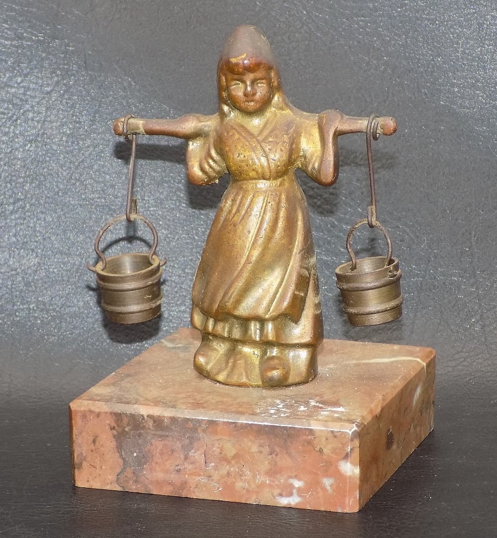 Cute vintage bronze Dutch girl on marble base. (1 of 5)