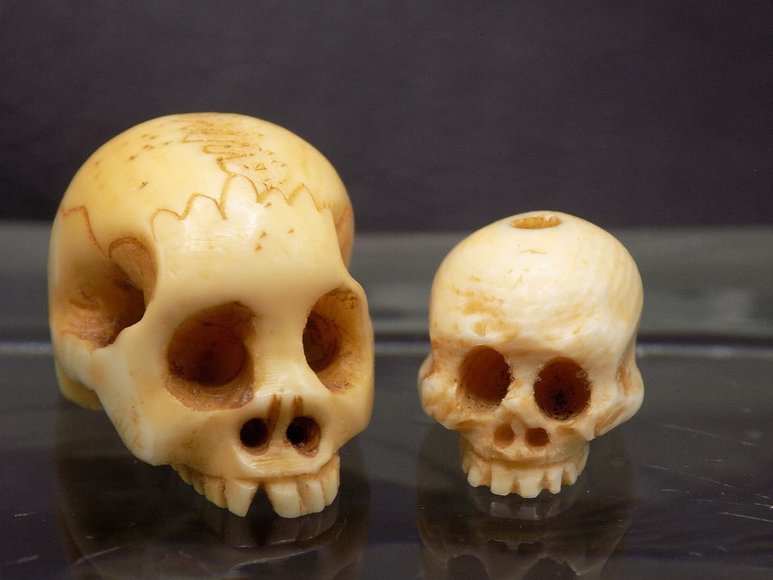 Two  carved Oriental Netsuke. (1 of 9)