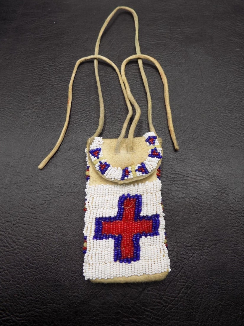 Vintage Native American Indian beaded strike a lite bag (1 of 7)