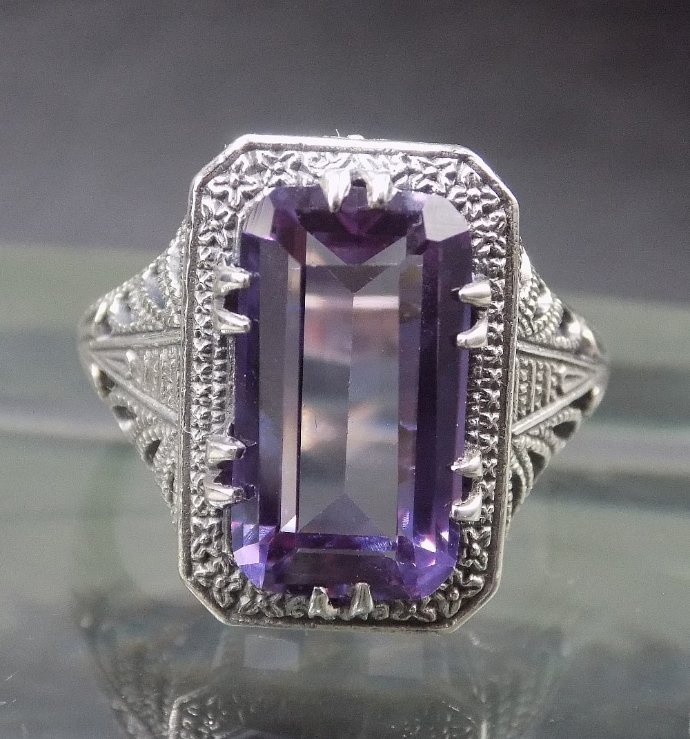 Beautiful 7 ct amethyst and sterling silver  ring (1 of 7)