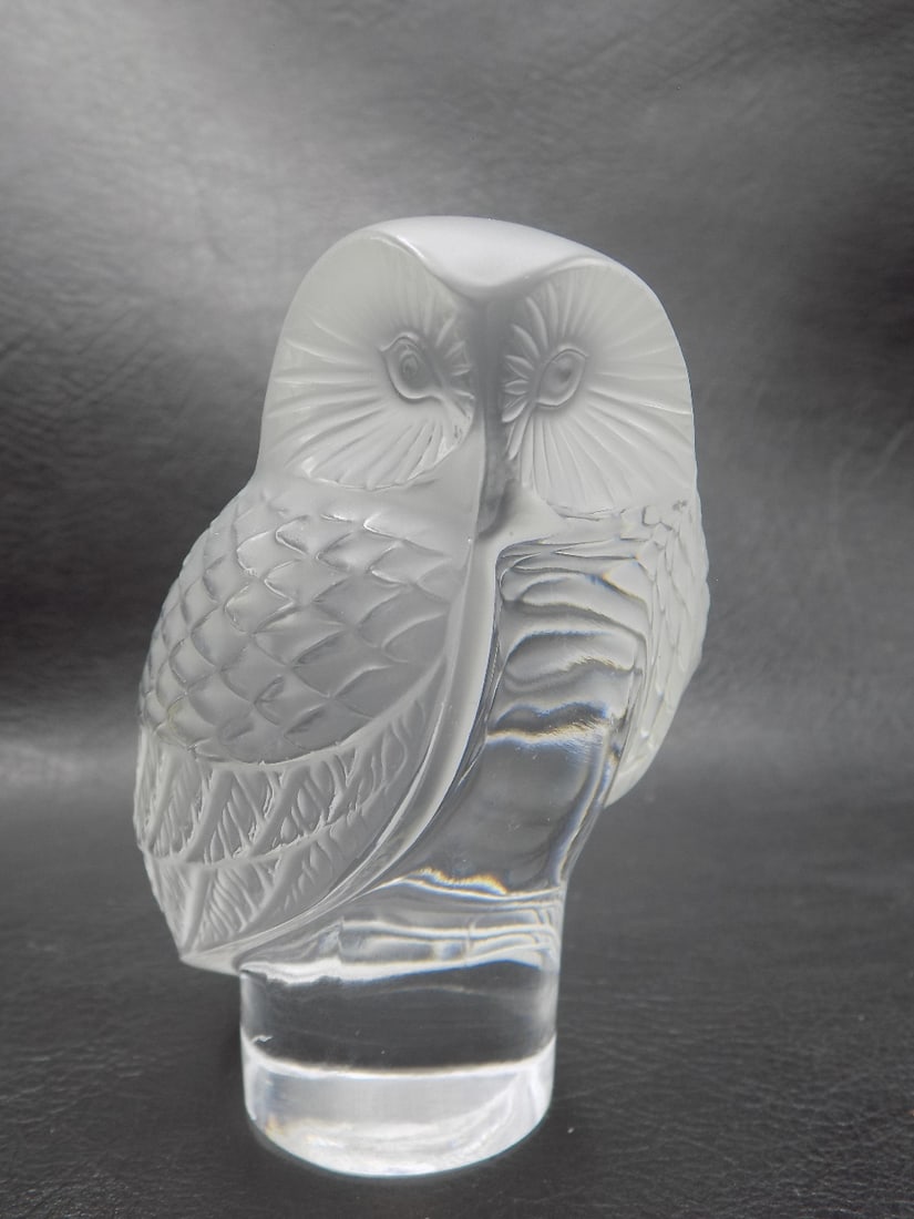 Vintage signed Lalique art glass owl.: Vintage signed Lalique art glass owl. Signed as shown in photos. Great quality and detail. 3 ½ inches tall