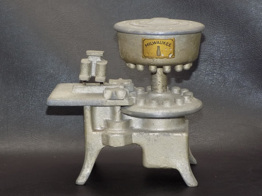 Rare salesman sample Milwaukee bottle capper machine (1 of 6)