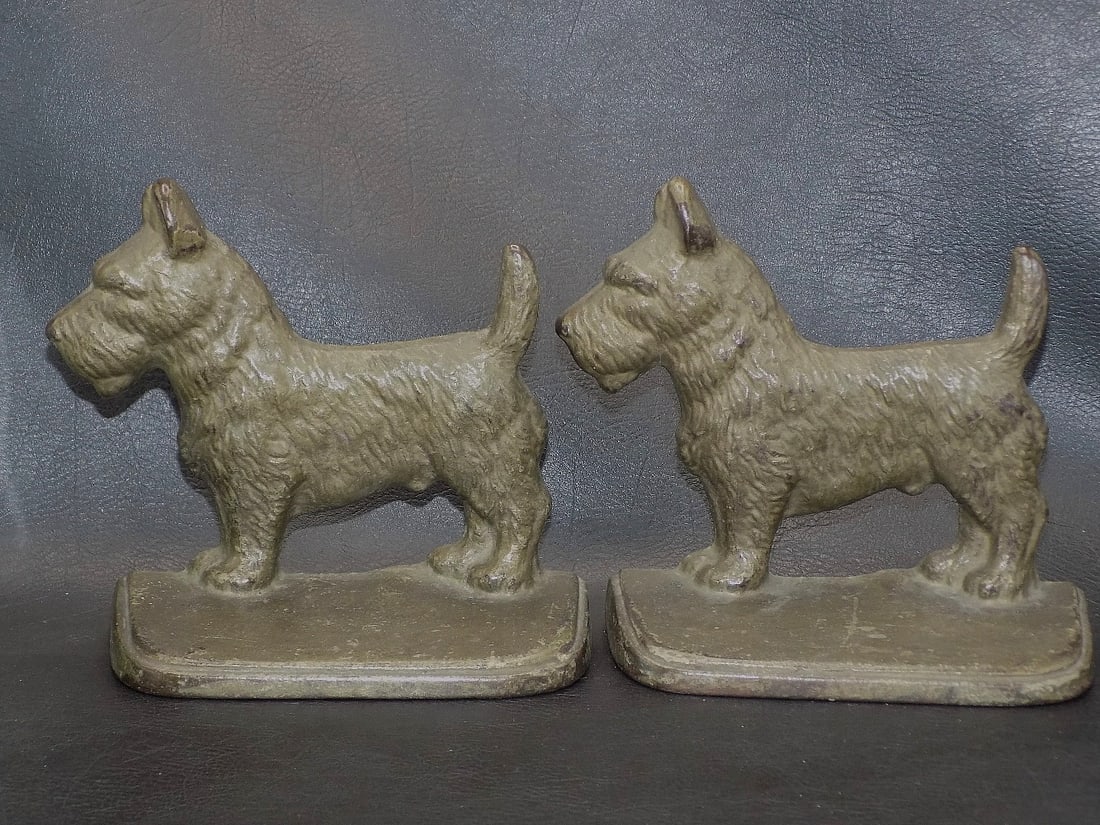 Antique cast iron Scottie dog bookends: Antique cast iron Scottie dog bookends. Original patina. Great quality and detail. 4 7/8 inches tall x 5 wide at base