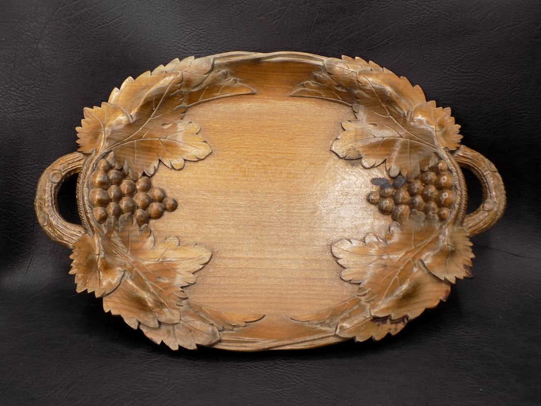 Very fine hand carved vintage Black Forest tray (1 of 6)