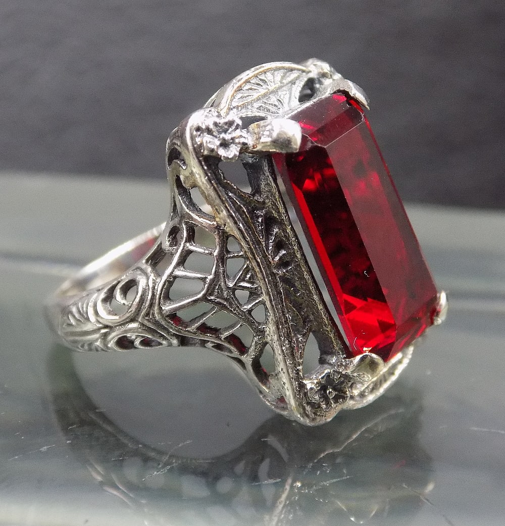 Beautiful 7 ct. ruby sterling ring (1 of 5)