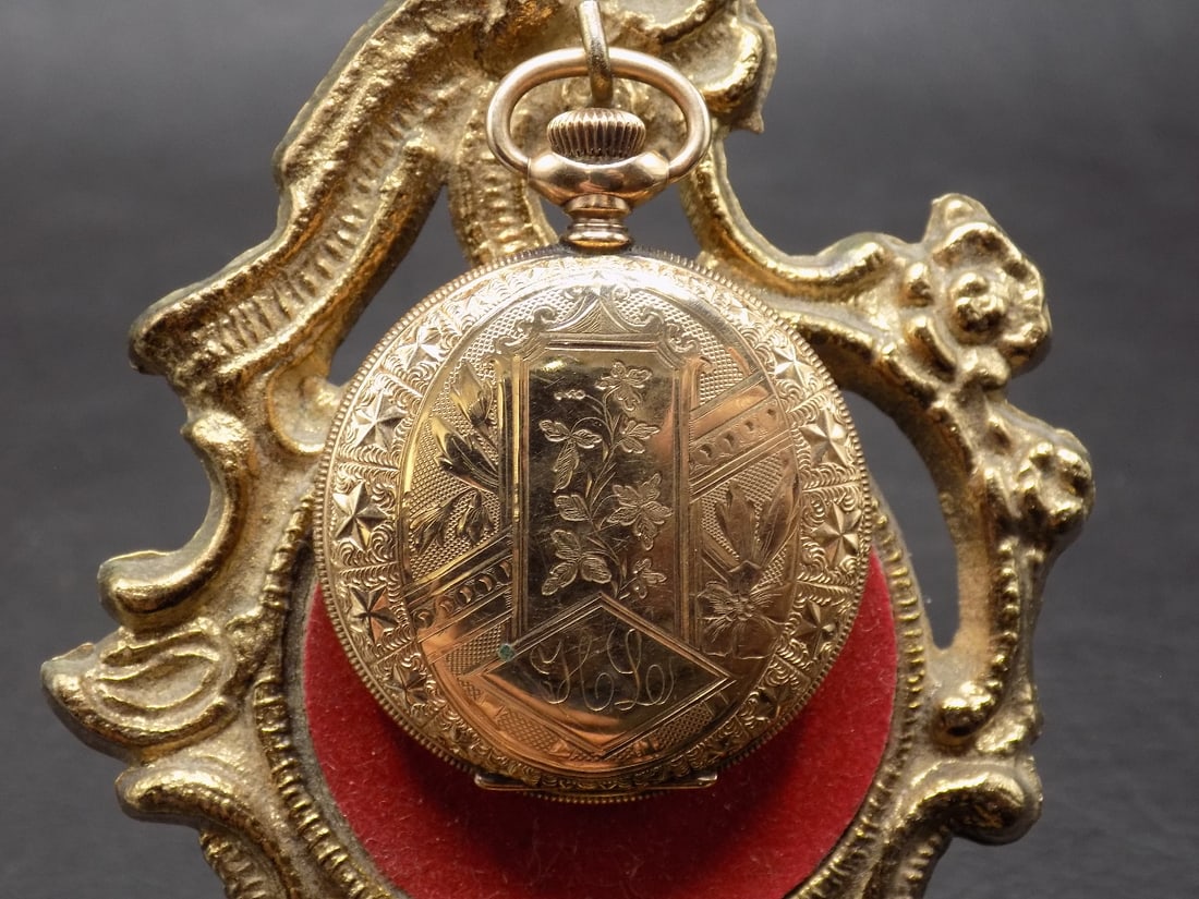 Fancy engraved gold fill hunting case antique pocket watch (1 of 11)