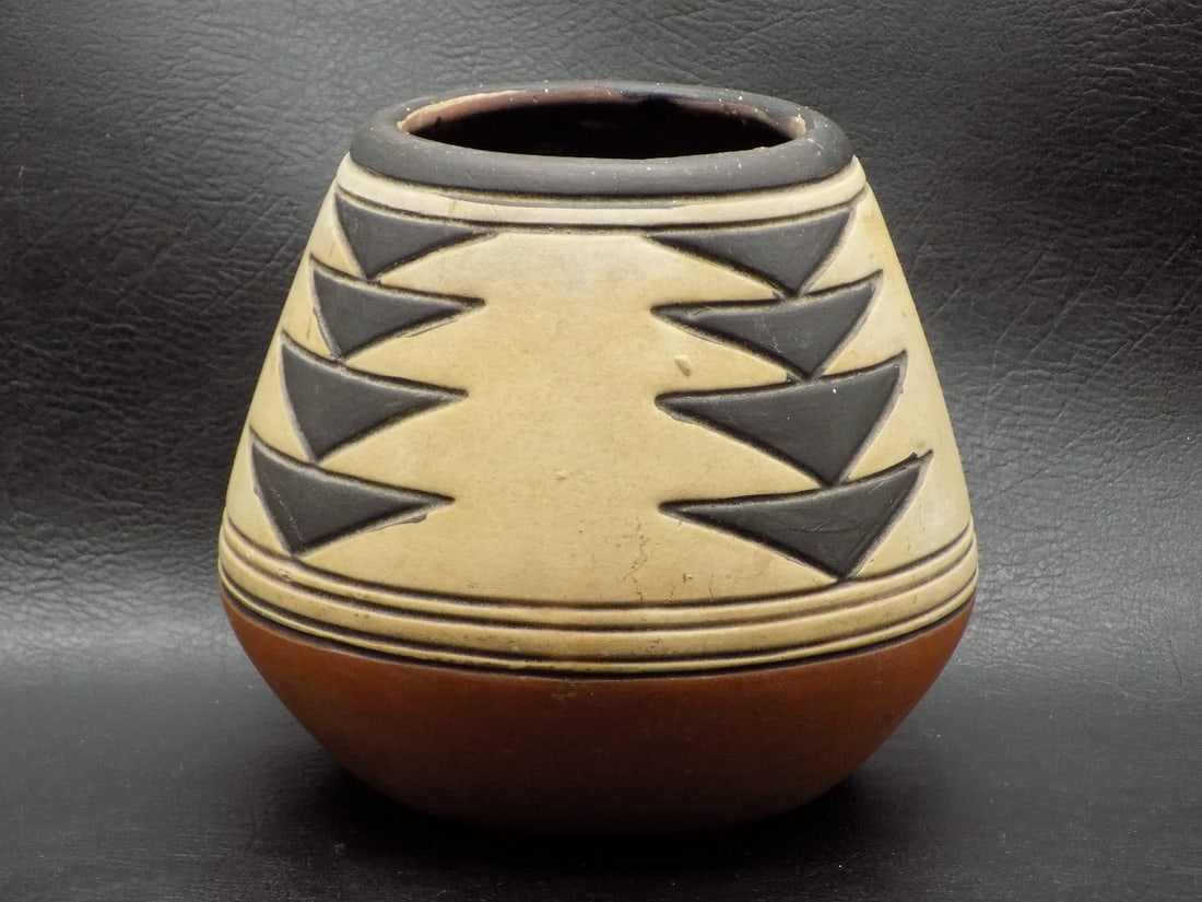 Very nice vintage signed Weller Souevo art pottery vase (1 of 5)