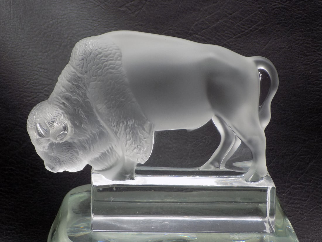 Very nice signed Lalique art glass buffalo: Very nice signed Lalique art glass buffalo. Signed as shown in photo. Great quality and detail. In very good original as found condition. 4 inches tall. Buffalo is 5 inches long