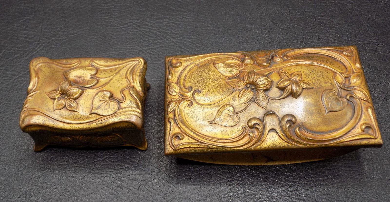 Vintage Jennings Brothers Art Nouveau hinged  box and ink blotter (1 of 9)