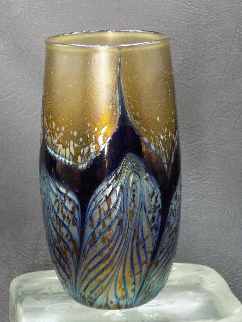 Beautiful artist signed art glass vase (1 of 8)