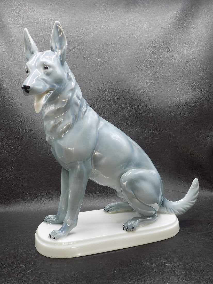 Very fine vintage porcelain of German Shepard dog (1 of 8)