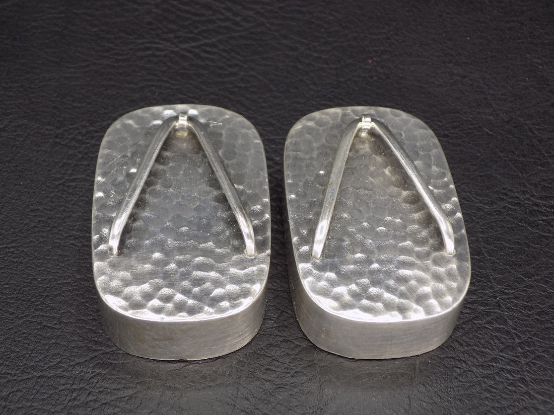 Ornate vintage Oriental sterling salt and pepper shakers: Ornate vintage Oriental sterling salt and pepper shakers. In shape of sandals. Very good original as found condition. Great quality and detail. Marked sterling 950 on bottom as shown In photo. 1 7/8 l