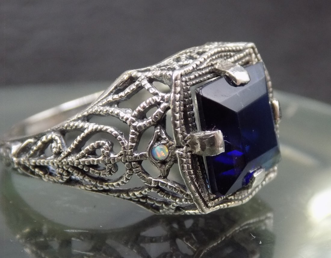 Beautiful 2 cwt blue sapphire and opal sterling ring (1 of 4)