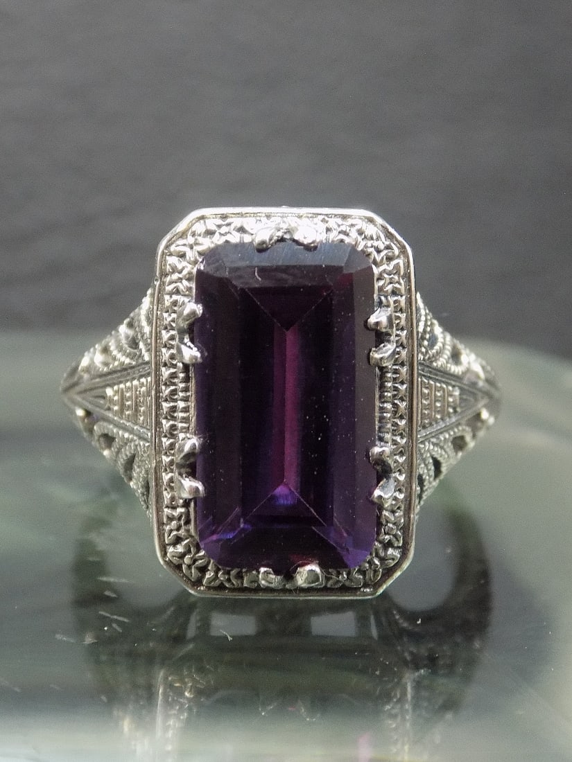 Beautiful 10 ct. alexandrite sterling ring. Great quality and detail (1 of 5)