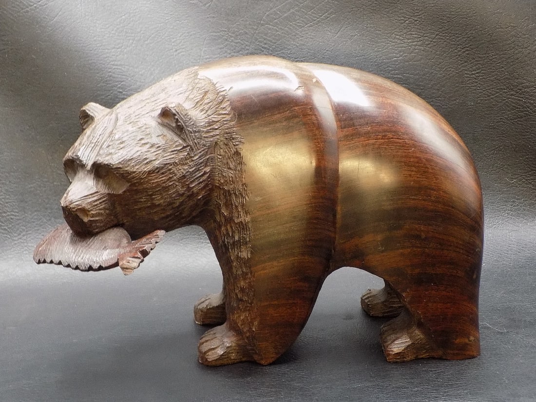 Very fine hand carved rosewood bear with fish. (1 of 7)