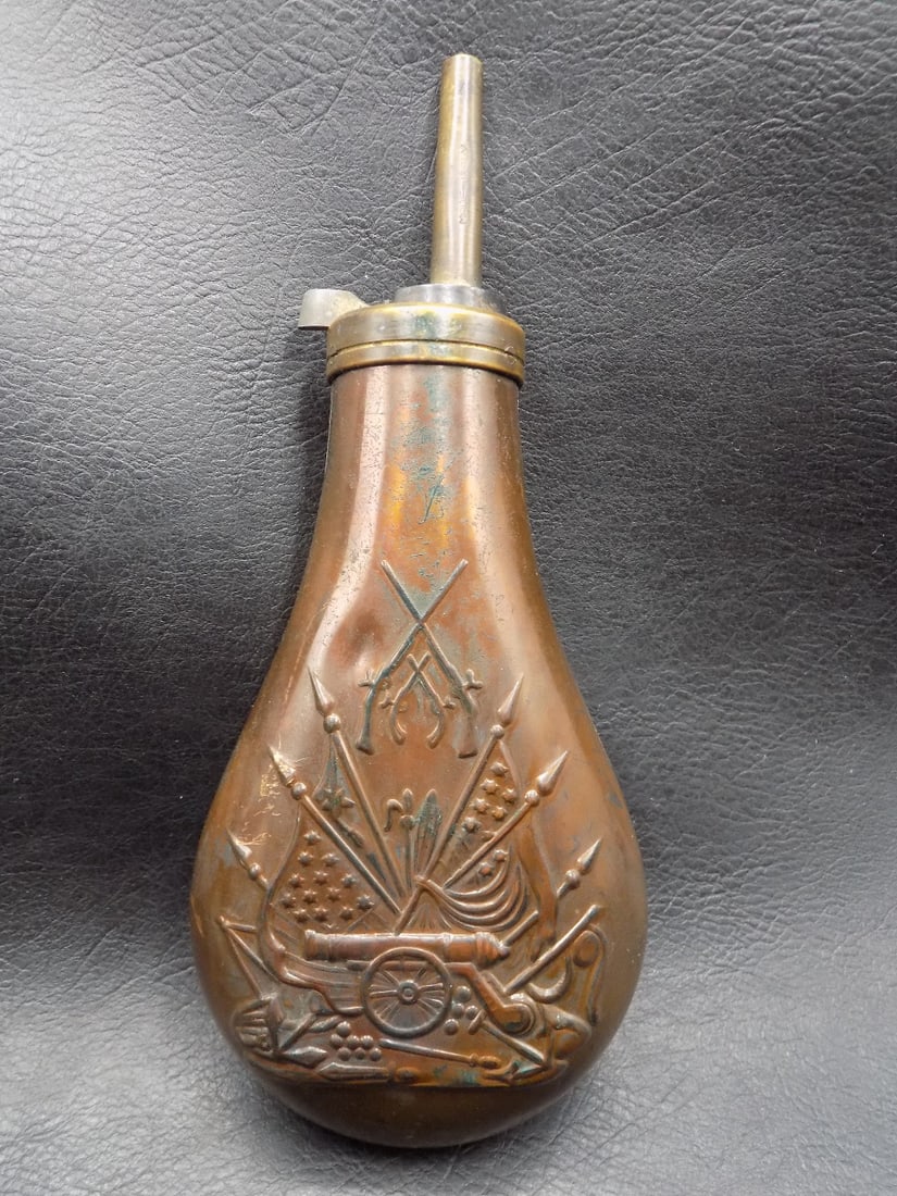 Civil War Era powder flask with cannon, guns, and flags: Civil War Era powder flask with cannon, guns, and flags. Original patina with wear from age and use. Great quality and detail. Working condition. 8 inches long