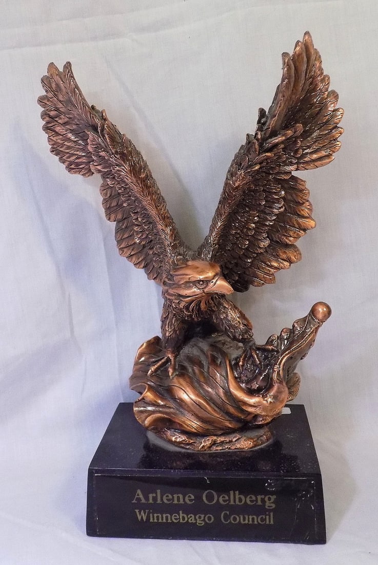 Native American Indian Arlene Oelberg Winnebago Council Eagle sculpture (1 of 8)