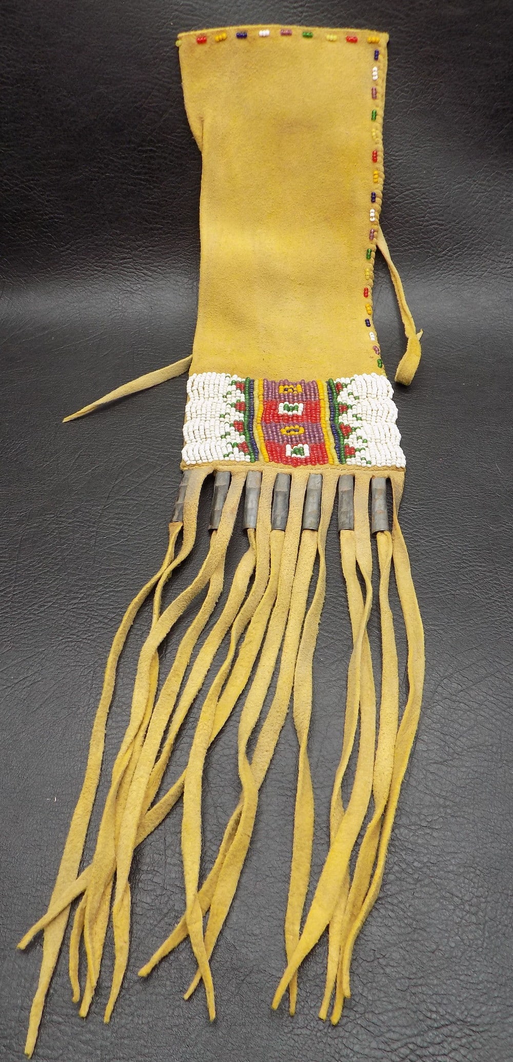 Very nice vintage Native American Indian beaded pipe bag (1 of 7)