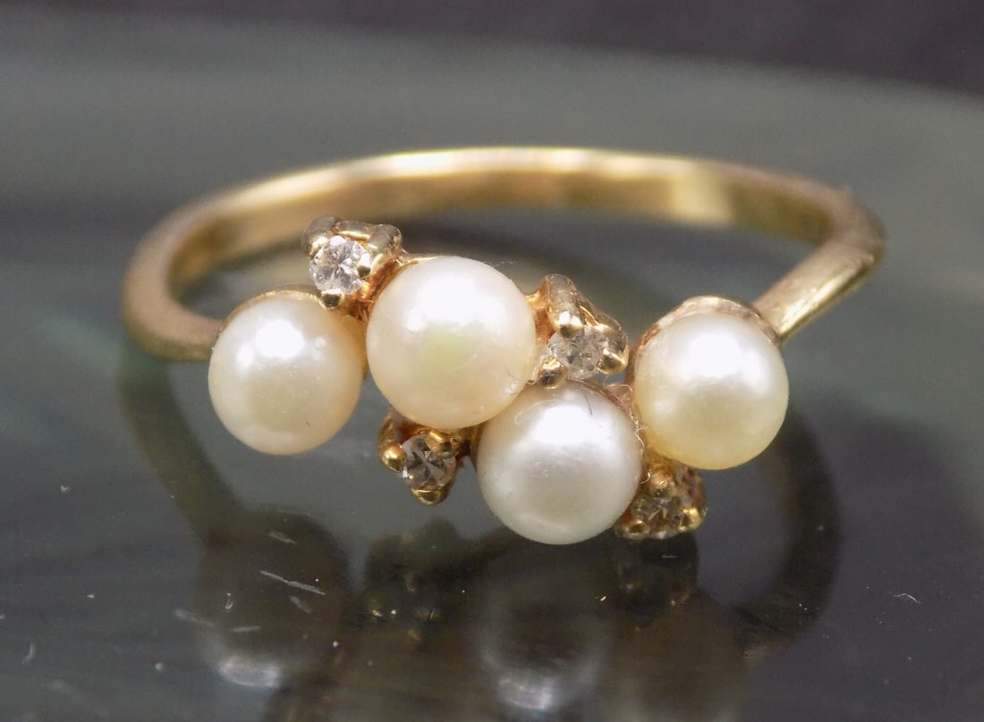 Beautiful pearls and diamonds 14k gold ring (1 of 3)
