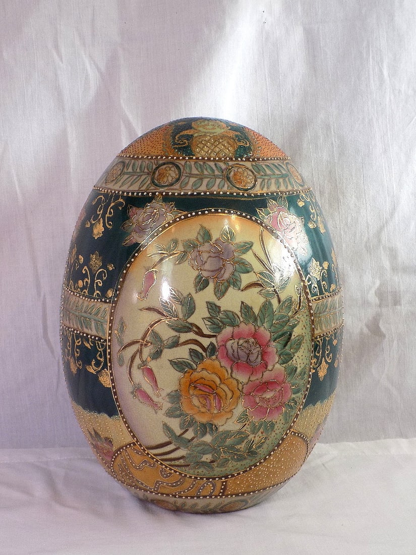 Vintage extra large Satsuma porcelain egg (1 of 8)