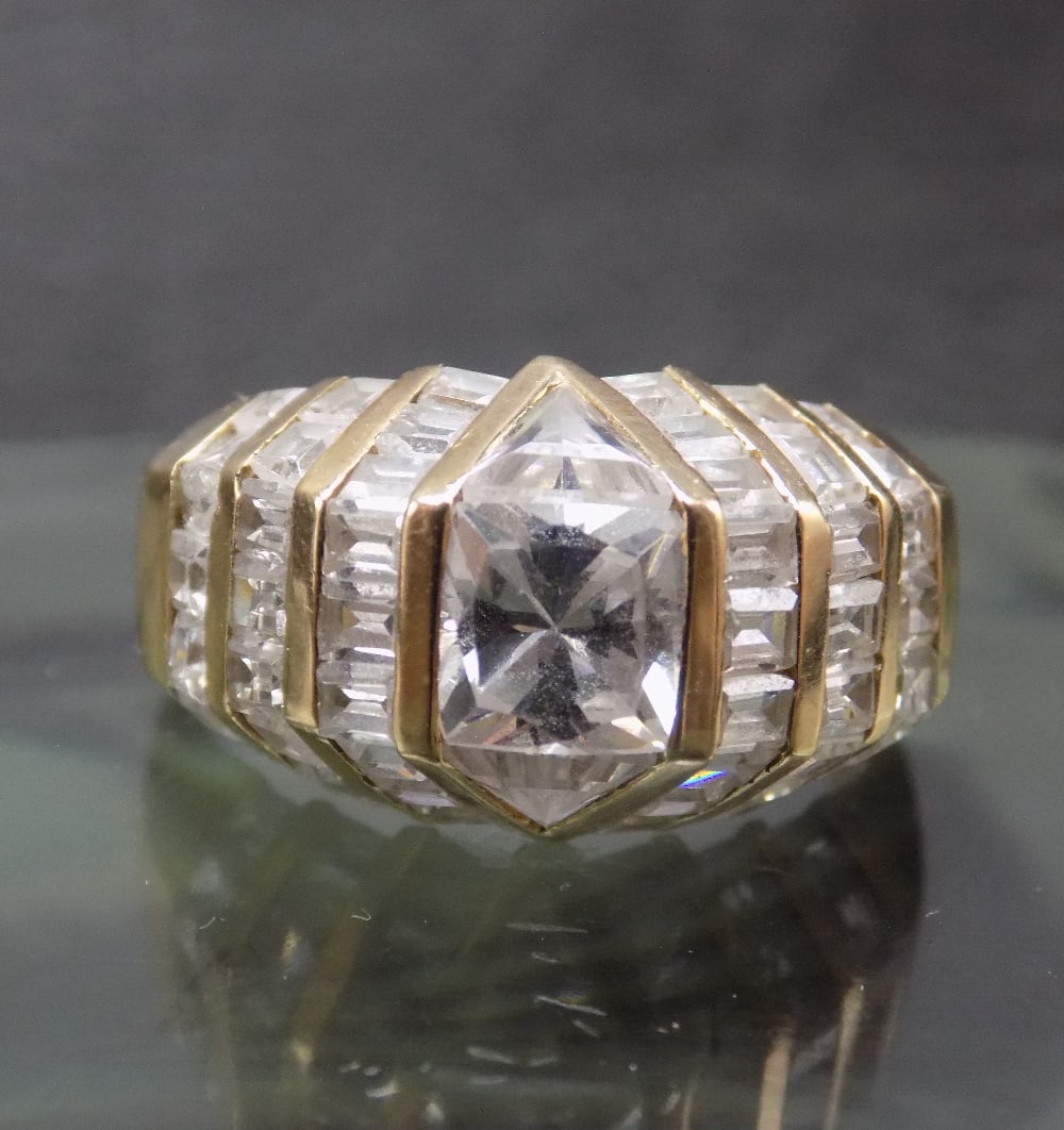 Beautiful white topaz 10 k gold ring (1 of 5)