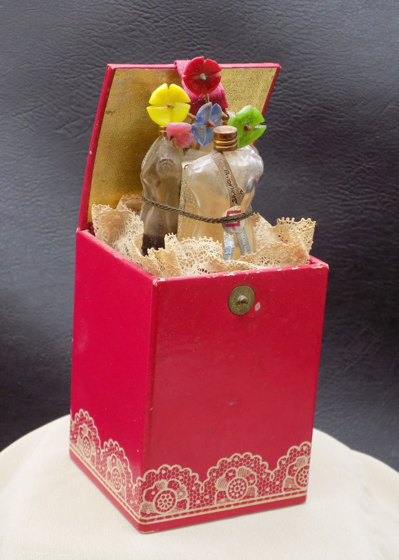 Rare 1938 Schiaparelli perfume bottle Shock in the Box (1 of 6)