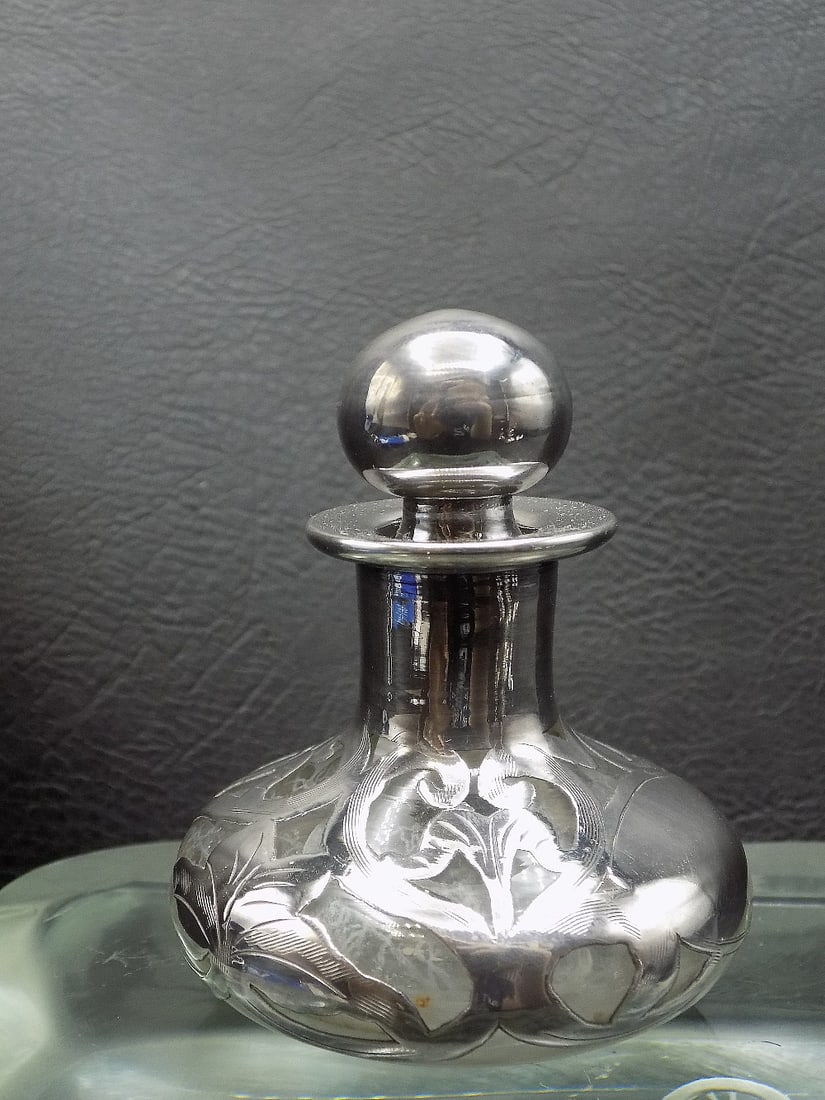 Vintage silver overlay art glass perfume bottle (1 of 7)