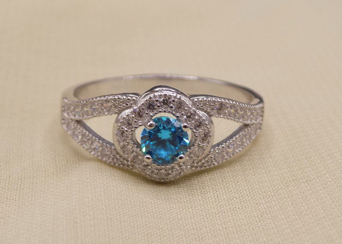 Beautiful 1CT Aquamarine & Topaz 925 Solid Sterling Silver Ring (1 of 5)