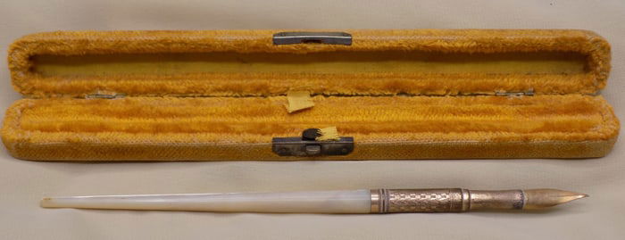 Antique Madson and Buck Co. Chicago ink pen in original box